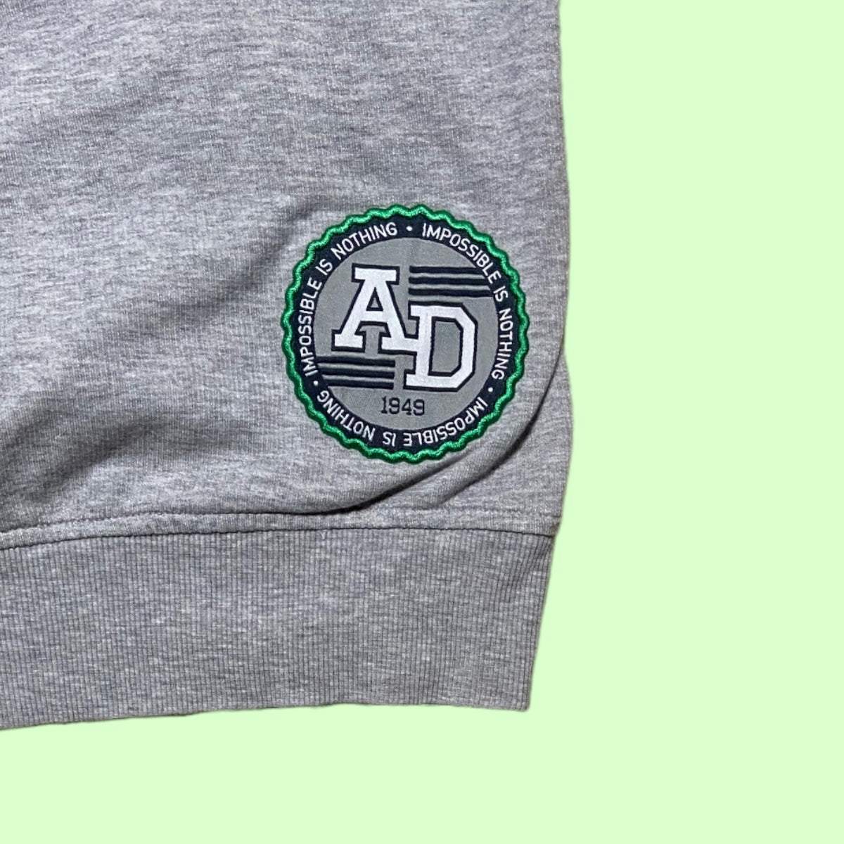 Vintage Adidas hoodie - M