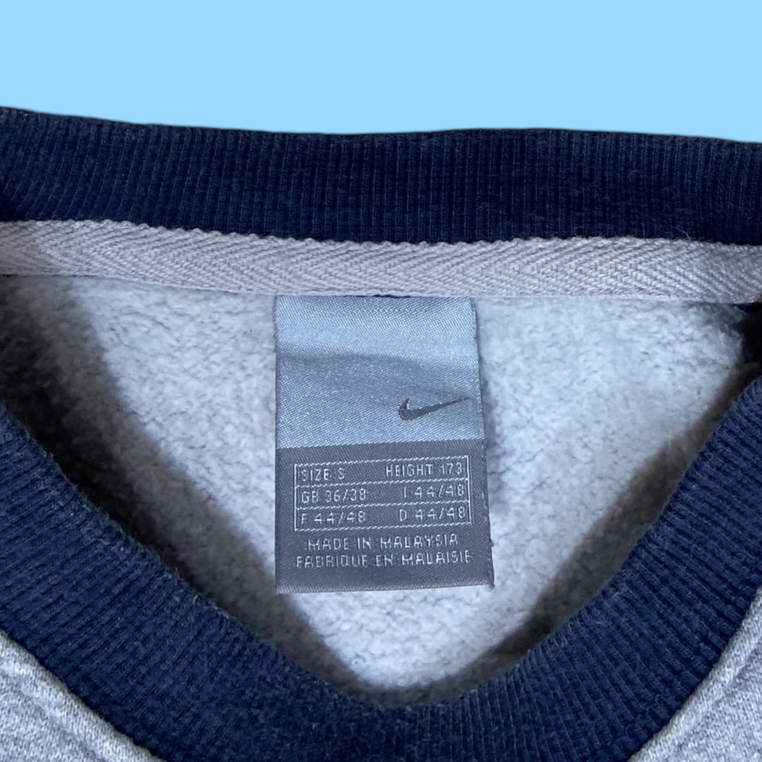 Vintage Nike spellout sweater - S