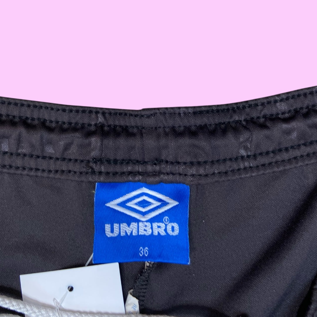 Vintage Umbro shorts - L